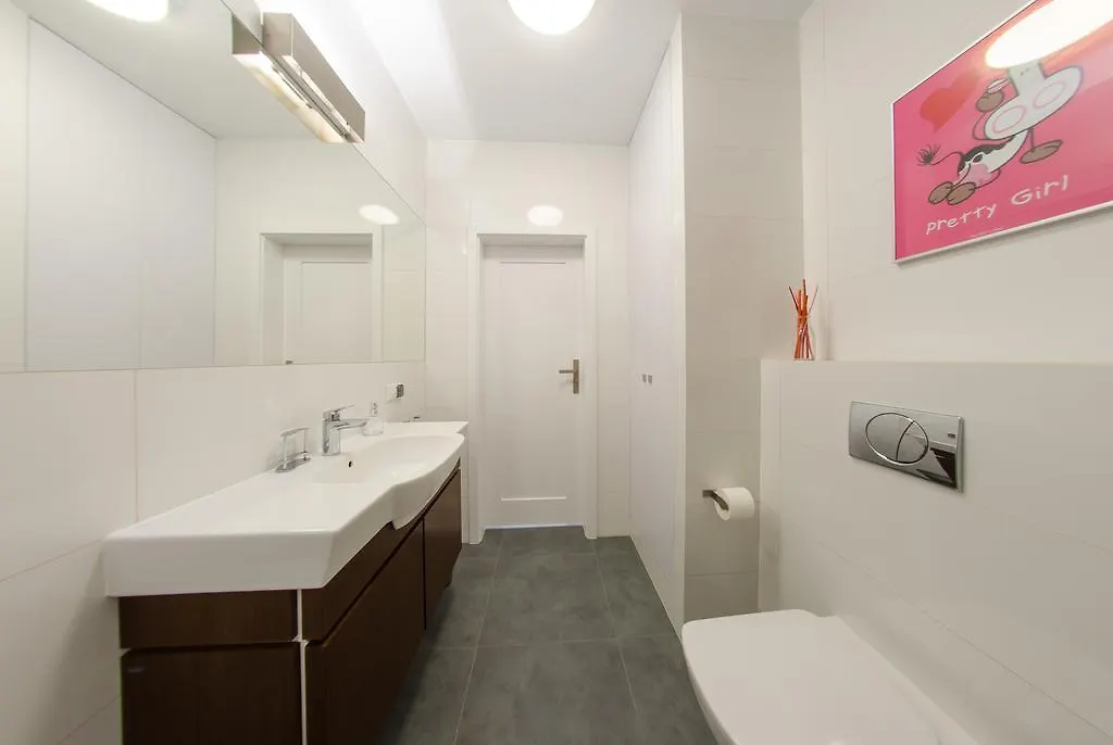 3 City Apartments - White 2 Gdansk 0*,
